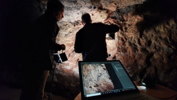 Investigadores de la UAH desvelan más de 100 grabados nuevos del Paleolítico Superior en la cueva de Los Casares