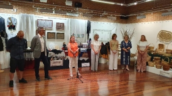 La Exposición de Artesanía de fin de curso de la Escuela de Folklore recoge más de 400 trabajos realizados por los alumnos