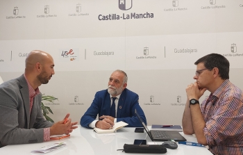 El delegado de Educación se reúne con la empresa Serveo para ampliar su participación en el ciclo de FP Dual de Electromedicina Clínica