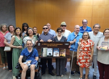 La ONCE convierte en audiolibros las tres novelas de Rafael Cabanillas