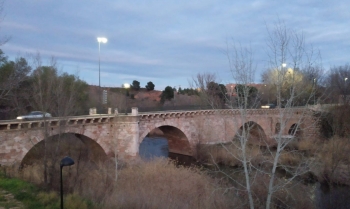 El Gobierno regional denuncia ante Fiscalía la pintada del Puente Árabe y comienza los trámites para su eliminación