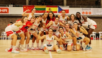 Partido de baloncesto entre las selecciones U19F de España y Australia