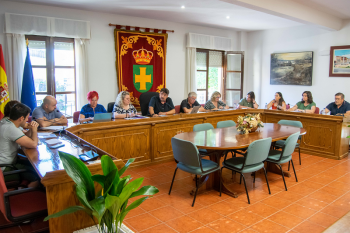 El pleno de Marchamalo oficializa la renuncia del concejal de Vox, Manuel Jaén, que deberá ser sustituido