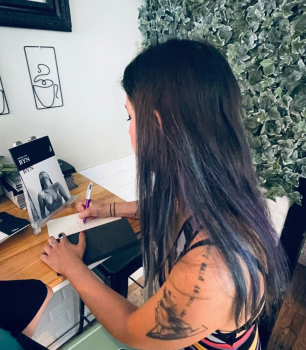 "En la poesía se tiende mucho al amor, porque al final el amor es en lo que radica la existencia humana en sí misma"