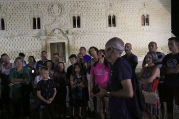 Un toro se coló en el Ayuntamiento de Cogolludo hasta el Salón de Plenos, tal día como mañana, en 1956