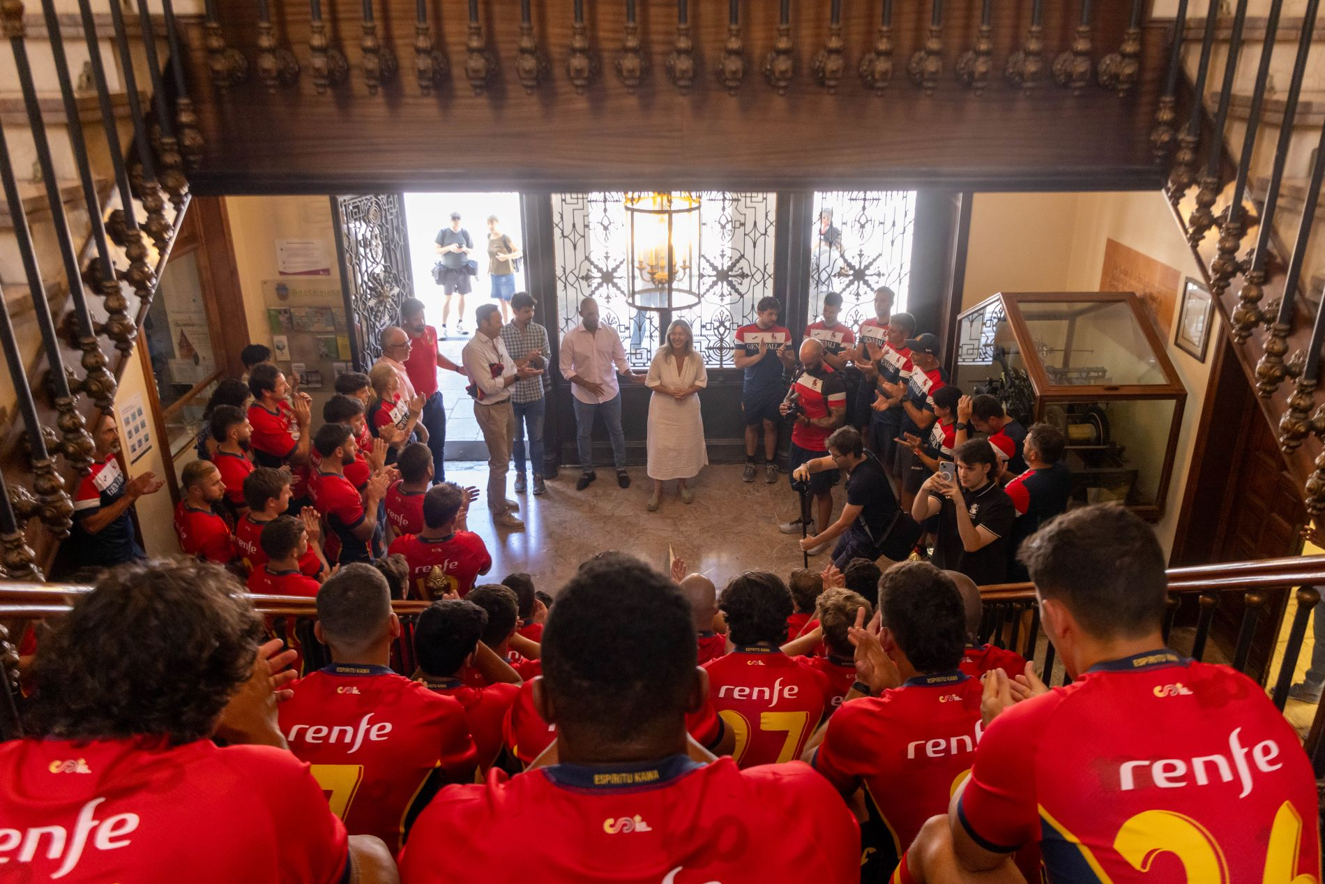 La selección española de rugby, durante su visita al Ayuntamiento//Imagen: Ayto. Guadalajara.