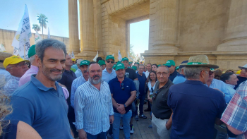 Un centenar de agricultores y ganaderos de la provincia protestan en Córdoba contra "los continuos ataques al sector"