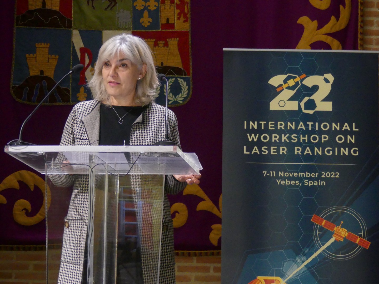 La subdelegada de Gobierno, Mercedes Gómez, ha destacado la importancia del Observatorio de Yebes, en el acto inaugural de Congreso.