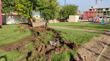 El PSOE denuncia la falta de control y planificación en las labores de instalación de la feria, que están ocasionando desperfectos en Adoratrices