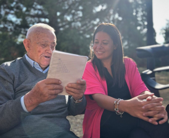 La consejera de Bienestar Social felicita al primer usuario centenario de la residencia de mayores de Maranchón