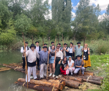 Los gancheros del Alto Tajo participan en una jornada en Puente Vadillos (Cuenca) para celebrar la declaración como Patrimonio Cultural Inmaterial de la UNESCO