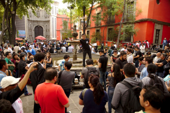 Una editorial de Guadalajara subasta libros en Ciudad de México