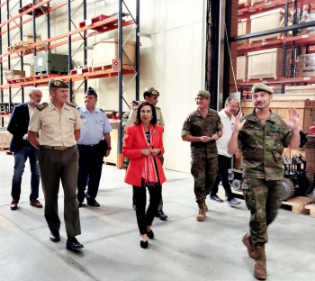 La ministra de Defensa destaca los acuerdos por los que alumnos de FP podrán realizar sus prácticas en el Parque de Ingenieros de Guadalajara, a partir de marzo