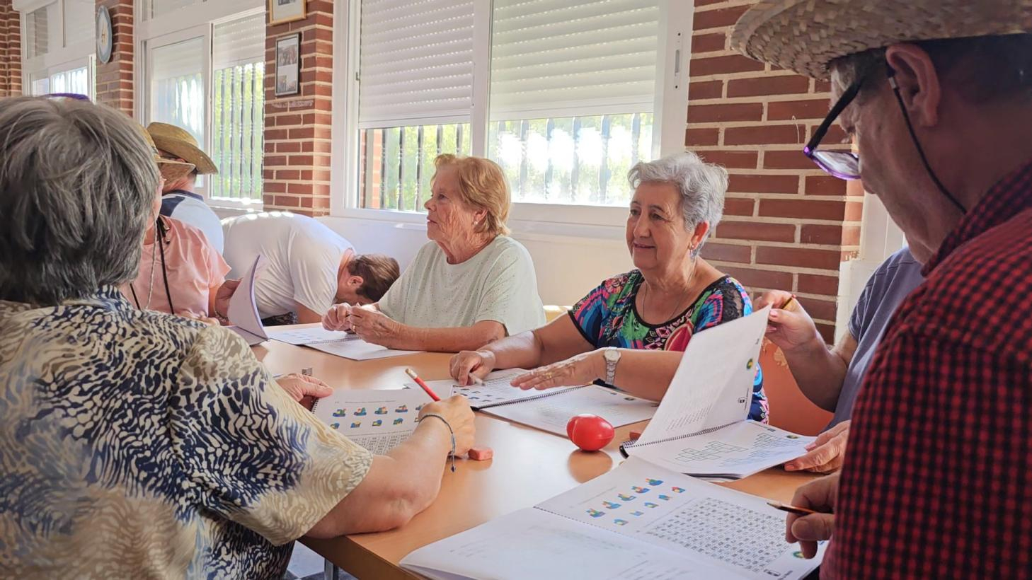En la asociación de jubilados ‘Las Castillas’, de Torrejón del Rey, se han estado impartiendo durante estas semanas las diferentes sesiones con el equipo de psicólogos de la Federación Alcarreña.