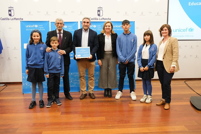 La consejera de Educación, Cultura y Deportes ha presidido el acto de entrega de estos reconocimientos en Toledo junto con el presidente de la organización en CLM, Joaquín Sánchez Garrido.//Imágenes: JCCM