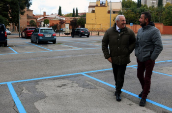 El aparcamiento junto a la concatedral pasa de zona verde a zona azul, para facilitar la rotación de vehículos