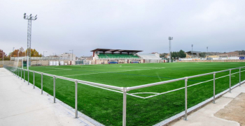 Finalizan las obras del nuevo campo de fútbol y el graderío del Complejo Deportivo ‘La Solana’ de Marchamalo