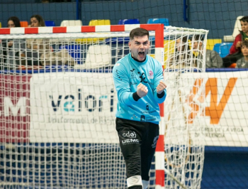 El Balonmano Guadalajara mantiene la imbatibilidad y el liderato