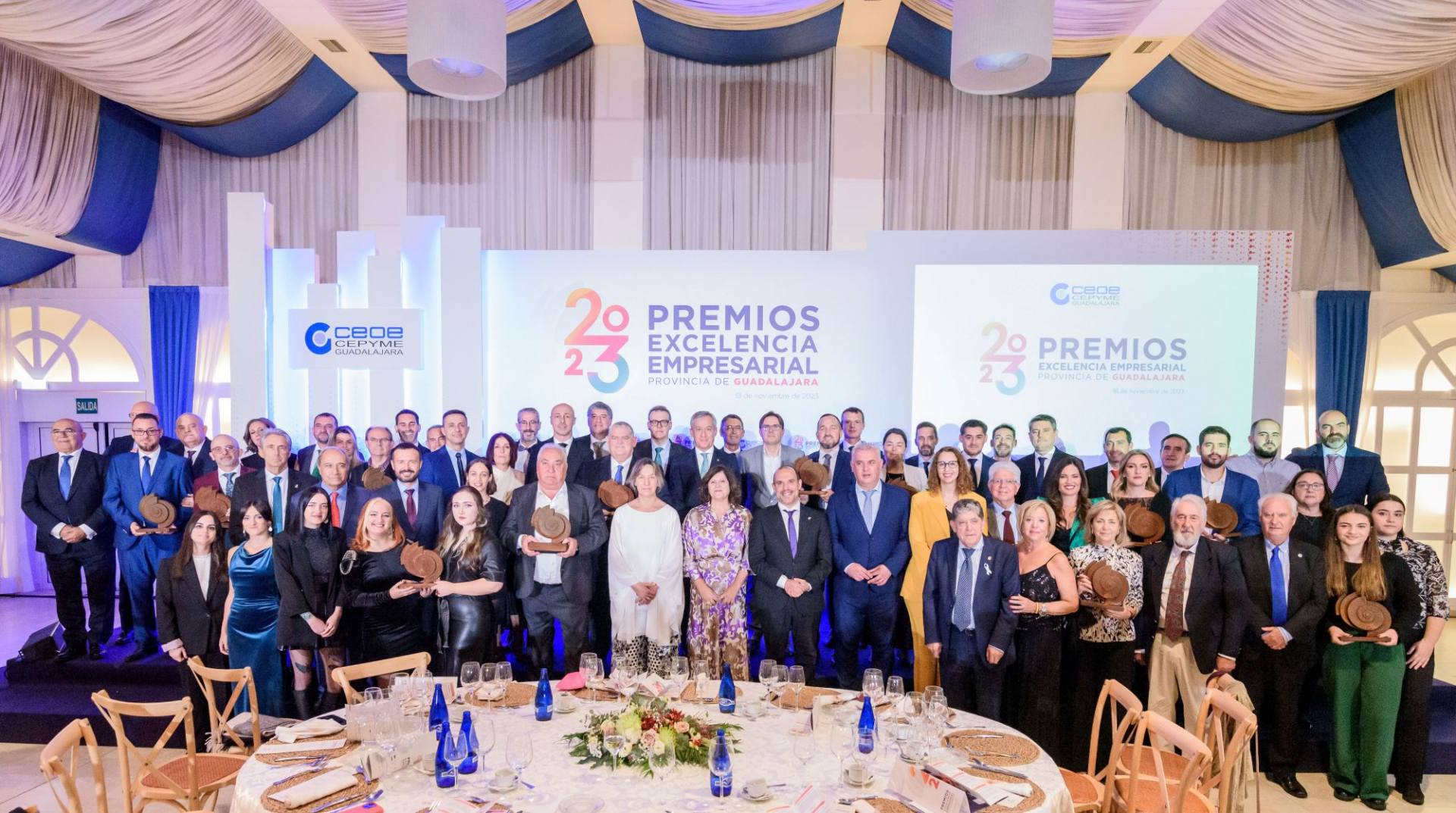 Foto de familia de los empresarios premiados por CEOE//Imagen: CEOE-Cepyme Guadalajara. 
