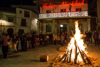 Trillo da el pistoletazo de salida a su programa de Navidad con la inauguración de la pista de hielo