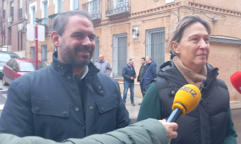 Las plazas de Prim y San Esteban dicen adiós al rojo, al fucsia y al camino dorado del Mago de Oz 