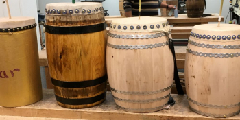 La Escuela de Folklore organiza un taller para enseñar a construir y reparar zambombas