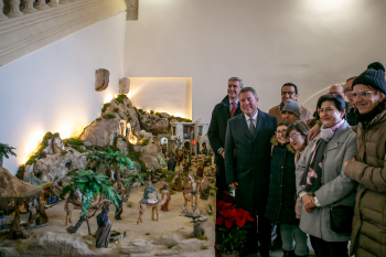 El tradicional Belén de Apanas ya luce en el zaguán del Palacio de Fuensalida en Toledo