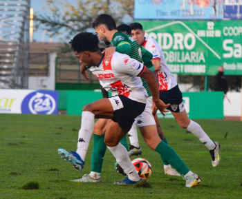 El CD Guadalajara no puede con el Villanovense (2-0)