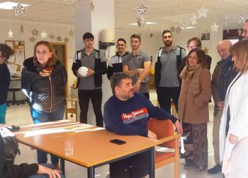 Los jugadores del Balonmano Guadalajara han compartido una mañana con pacientes y profesionales del Instituto de Enfermedades Neurológicas