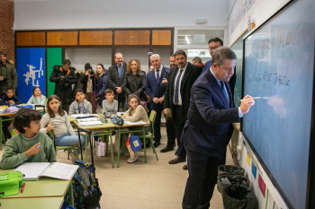Castilla-La Mancha incorporará 430 nuevos docentes al Plan de Éxito Educativo, según ha anunciado el presidente regional en Marchamalo
