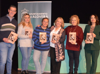 Gran acogida en la presentación del nuevo libro de Aure Hormaechea en la biblioteca de Alovera