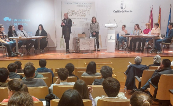 Arranca la Liga de Debate con el primer encuentro dialéctico entre alumnado de los institutos Liceo Caracense y Valle del Henares