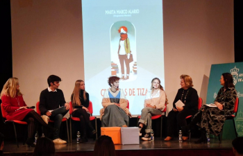 Gran presentación del libro Cónicas de Tiza por Marta Marco Alario en la biblioteca de Alovera 