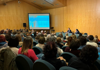 El oncólogo Javier Román explicó en la Sala Tragaluz las claves para prevenir el cáncer 
