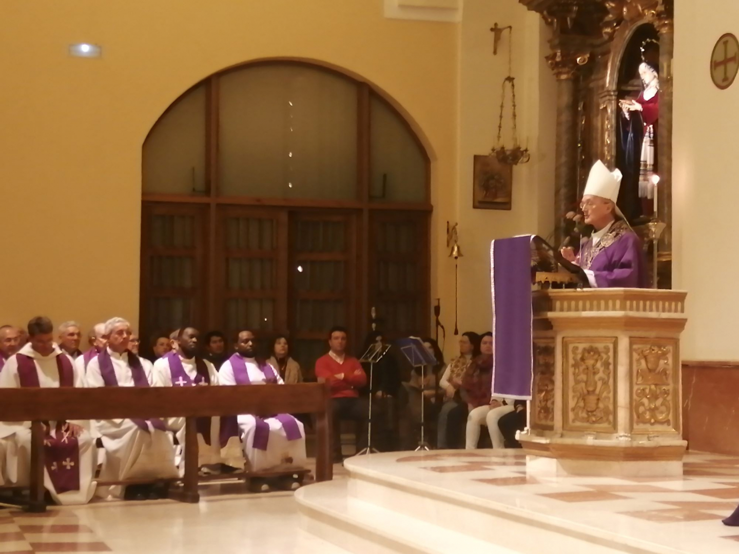 El obispo presidió la ceremonia de apertura de las asambleas sinodales ayer domingo//Imagen: Diócesis de Sigüenza-Guadalajara