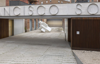 El escultor Arturo Berned inaugura la Exposición "Como el viento, blanco" en el Museo Francisco Sobrino de Guadalajara