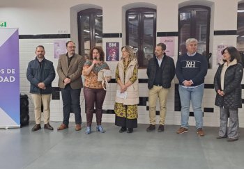 Una exposición reúne en el Mercado de Abastos 124 maneras de representar la igualdad de derechos de la mujer