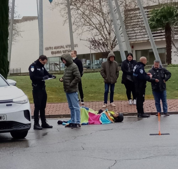Resulta herido un hombre que viajaba en patinete al ser atropellado por un turismo