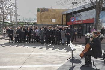 El presidente de Castilla-La Mancha, Emiliano García-Page, participa en el acto en recuerdo de las víctimas del 11-M en Azuqueca de Henares