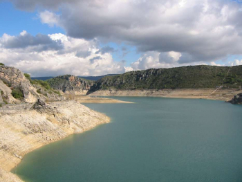 El alcalde de Sacedón espera que el proyecto del catamarán turístico de Entrepeñas sea una realidad en 2024