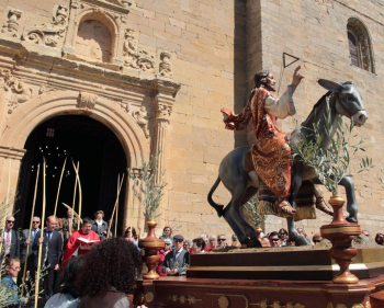 Pareja vivirá intensamente su Semana Santa y el posterior Abril Cultural