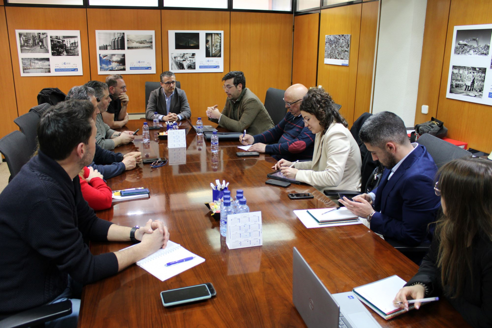 CEOE mantuvo una reunión con representantes del Ayuntamiento para conocer el proyecto de la Zona de Bajas Emisiones//Imagen: CEOE Guadalajara.