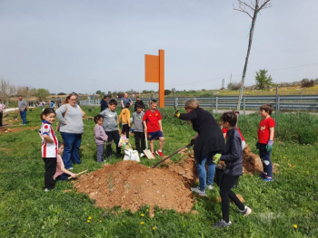 Horche celebra su IV Día del Árbol en familia