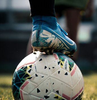 En Quer te proponen jugar al fútbol, pero andando