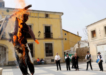 Con la Quema del Judas y entrega de trofeos, Pareja pone fin a su Semana Santa