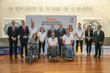 García-Page recibe a Daniel Molina, entre los deportistas de C-LM preseleccionados para los Juegos Paralímpicos de París 2024 