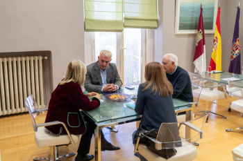 La Diputación ayuda a la AECC a atender a personas con cáncer en el entorno rural de la provincia