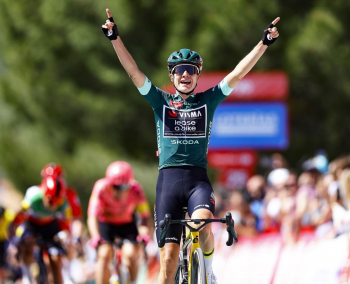La neerlandesa Marianne Vos se impone en la meta de Sigüenza de la Vuelta Femenina