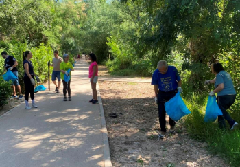 La Asociación de Vecinos Río Henares alerta sobre el "estado lamentable" del río con una jornada de limpieza de sus riberas a su paso por Guadalajara