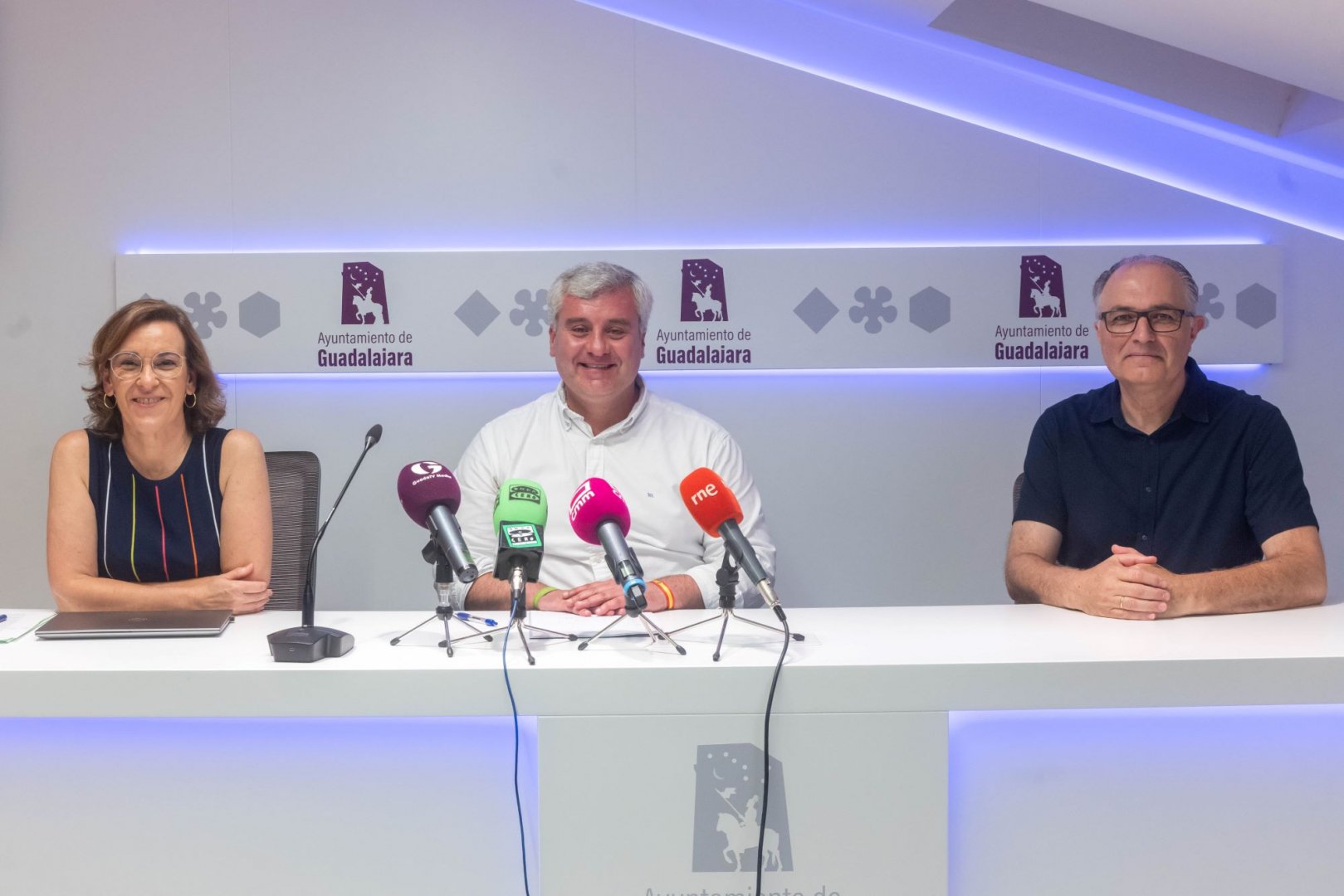 Alfonso esteban, junto a los ténicos municipales, durante la rueda de prensa//Imagen: Ayuntamiento de Guadalajara.